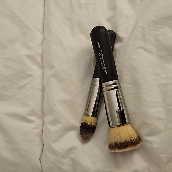 It Cosmetics Brushes - Picture 2 of 2